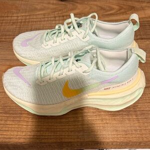 Nike Invincible Run 3 in Mint and Yellow
